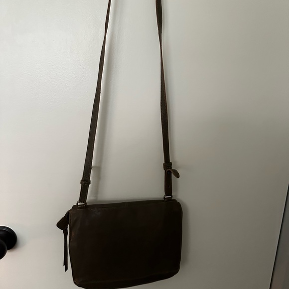 Isabella Fiore Olive Green leather crossbody purse - Picture 5 of 13